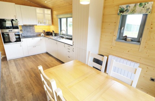 Newland Near Ulverston Cottage | ELM LODGE, with hot tub in Ulverston