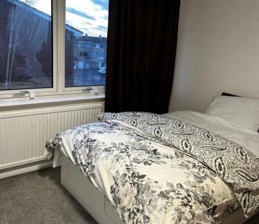 Elm Park House | Elm Park Home with Garden & Parking
