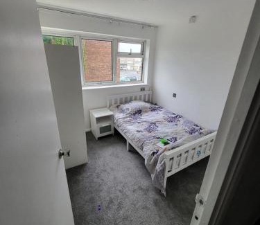 Elm Park House | Elm Park Home with Garden & Parking