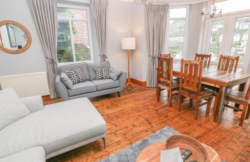 Looe House | Elmbank