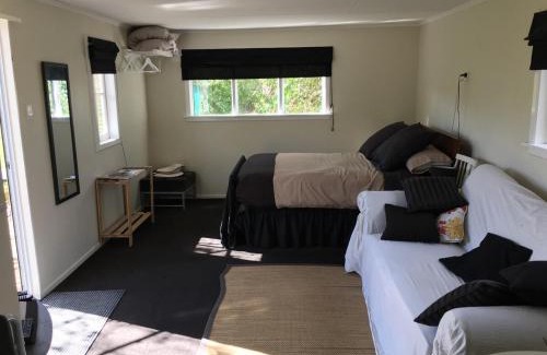 Greytown House | Elmwood Studio 143 Papawai Rd A quiet place just out of town