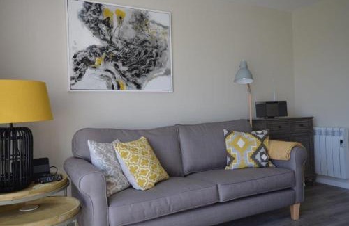 South Cerney Cabin | Elouera, 21 Isis Lake