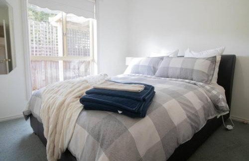 Ballarat East House | Elva On Victoria - 2-br Victorian Home Near Shops