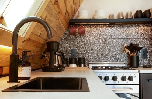 Florissant Cabin | Elwood's A-frame · Modern A-frame w/hot tub + view