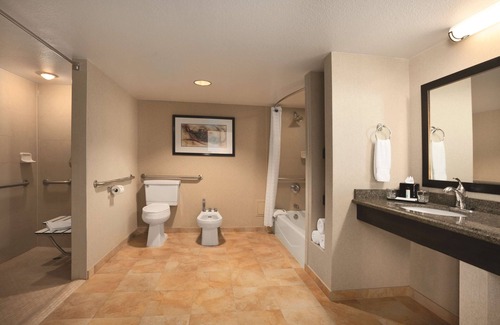 Tempe Hotel | Embassy Suites by Hilton Phoenix Tempe
