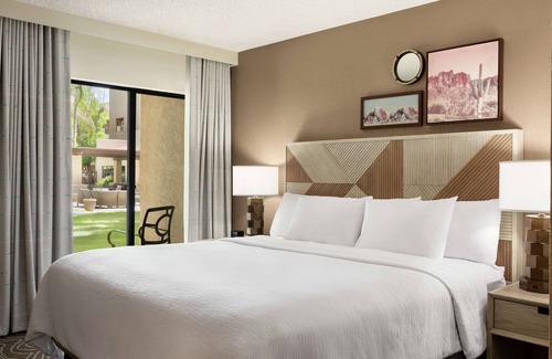 Tempe Hotel | Embassy Suites by Hilton Phoenix Tempe