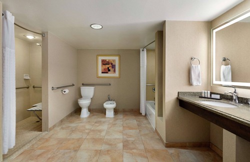 Tempe Hotel | Embassy Suites by Hilton Phoenix Tempe