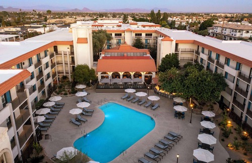 South Scottsdale Resort | Embassy Suites by Hilton Scottsdale Resort