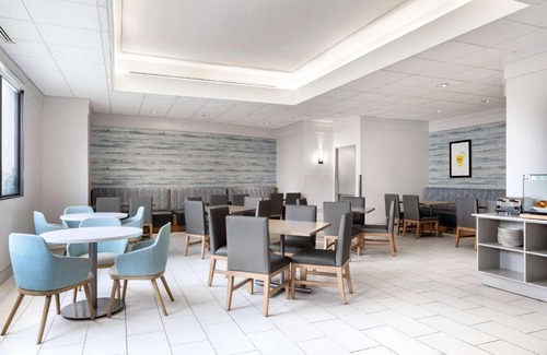 Tampa Hotel | Embassy Suites by Hilton Tampa Airport Westshore