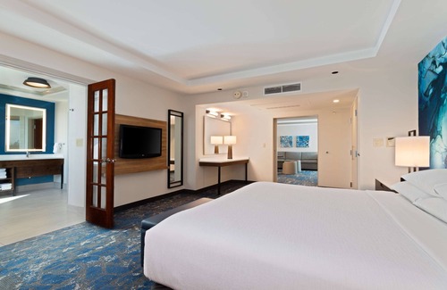Bearss Plaza Hotel | Embassy Suites by Hilton Tampa USF Near Busch Gardens