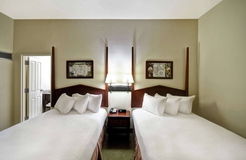 Downtown Charleston Hotel | Embassy Suites by Hilton Charleston Historic District