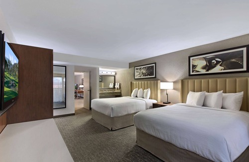 Palm Desert Hotel | Embassy Suites by Hilton Palm Desert