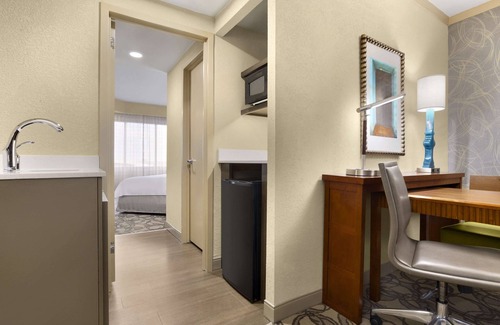 North San Antonio - SAT Hotel | Embassy Suites by Hilton San Antonio Airport