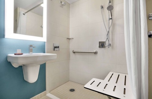 North San Antonio - SAT Hotel | Embassy Suites by Hilton San Antonio Airport