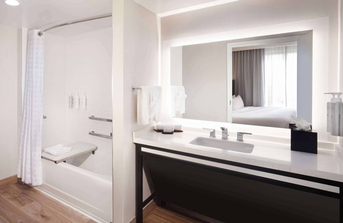 Palm Beach Gardens Hotel | Embassy Suites by Hilton Palm Beach Gardens PGA Boulevard