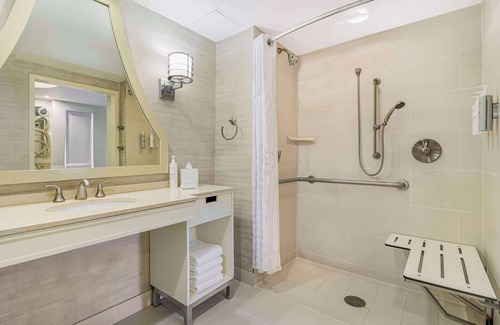 Houston Convention District Hotel | Embassy Suites Houston Downtown