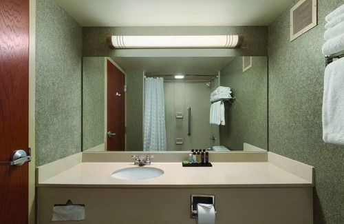 Portland Hotel | Embassy Suites by Hilton Portland Airport 2 Room Presidential Suite - 1 King Bed - Non-smoking