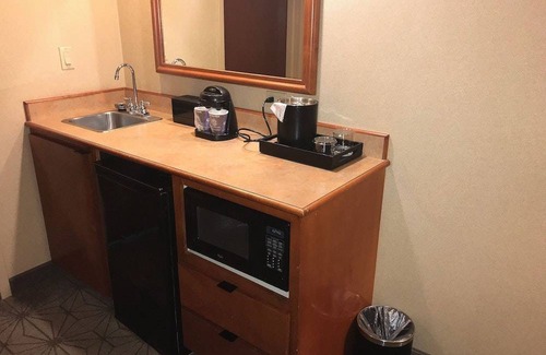 Portland Hotel | Embassy Suites by Hilton Portland Airport 2 Room Presidential Suite - 1 King Bed - Non-smoking
