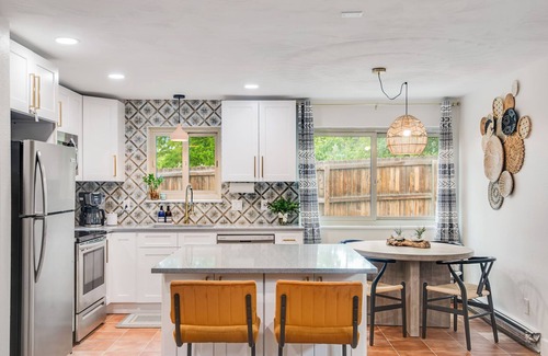 Berkley Condo | ☀Embrace the Local Lifestyle with Luxurious Comfort☀