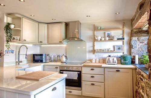Cawsand Cottage | Emelle, Kingsand, near the water's edge