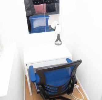 Custom House Apartment | Emerald Apartments A star Proximity