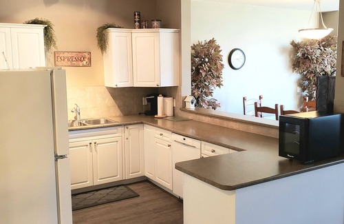 Central Okanagan Condo | Emerald Beach Villas, Waterfront on Wood Lake, Top Floor
