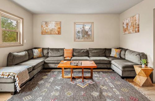 Long Pond House | Emerald Bluff by AvantStay Lake Views Deck Fire Pit Game Room