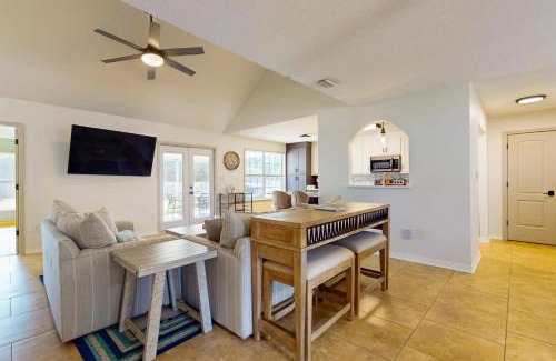 Gulf Breeze House | Emerald Coast Getaway