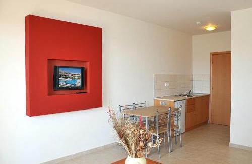 Petaloudes Apartment | Emerald Hotel