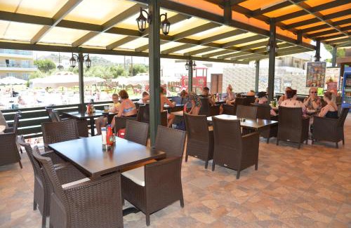Petaloudes Apartment | Emerald Hotel