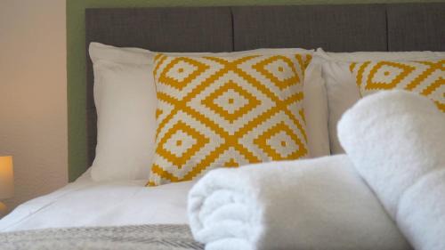 Neath Apartment | Emerald House - TV in every bedroom!