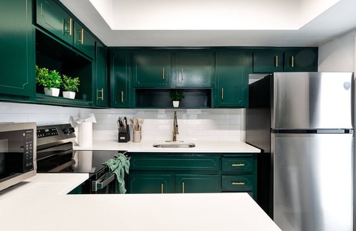 Garden Isles House | Emerald Oasis - Stylish 2BD Near Beach & Hwy I-95