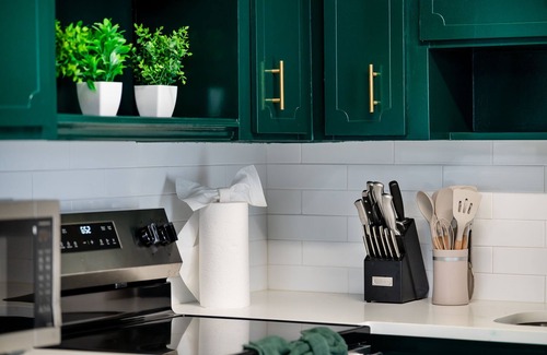 Garden Isles House | Emerald Oasis - Stylish 2BD Near Beach & Hwy I-95