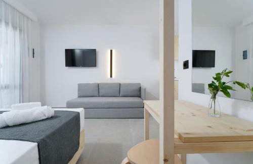 Chrisi Akti Apartment | Emerial Deluxe Seaside Rooms