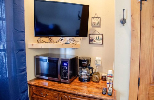 Paonia Cabin | EML 8 Hubbard Park