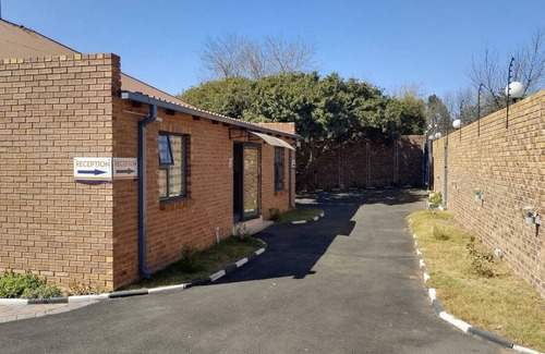 Germiston Cabin | Emperor Lodge And Tours