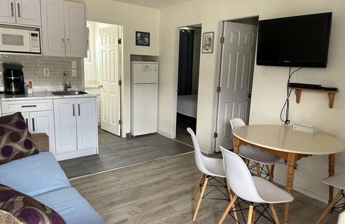 Okanagan-Similkameen Hotel | Empire Motel