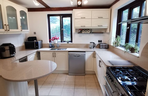 Birkenhead Cottage | En-suite Room in 16th Century Cottage With Easy Access to Liverpool