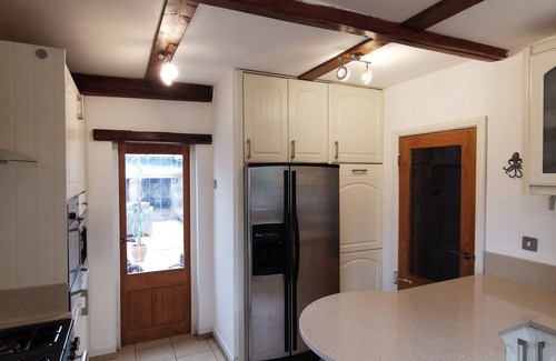 Birkenhead Cottage | En-suite Room in 16th Century Cottage With Easy Access to Liverpool