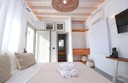 Ftelia Bed & Breakfast | Enalion Suites Mykonos
