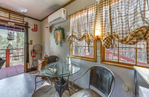 Ruidoso Cottage | 'enchanted Antler' Ruidoso Cabin: 3 Mi to Skiing