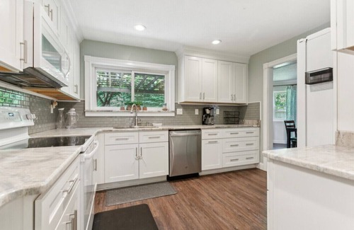 Virginia Beach House | Enchanted Forest - 4/2 30+ day, pet friendly