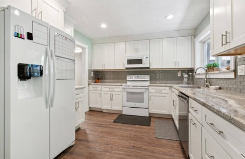 Virginia Beach House | Enchanted Forest - 4/2 30+ day, pet friendly