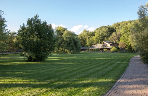 Carlton-in-Cleveland Cottage | Enchanted Lodge 2 Great Ayton Yorkshire - sleeps 2 guests in 1 bedroom
