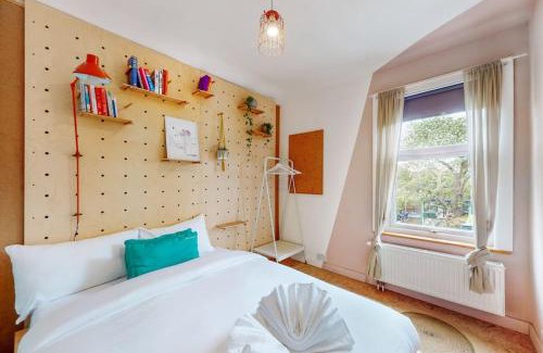 Lea Bridge House | Enchanting 3 bedroom house with garden in Leyton