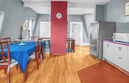 Hartford Apartment | Enchanting 3BR Near Downtown Hartford Cozy & Modern with Parking