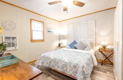 Glenville House | Enchanting Cabin with Breathtaking Sunset and Lake Views in North Carolina