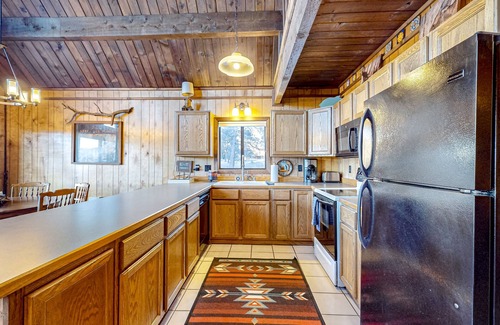 Angel Fire Cabin | Enchanting dog-friendly cabin with large deck & fireplace - near skiing & golf