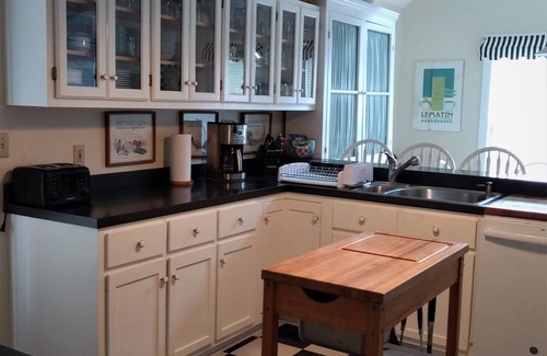 Elk Rapids House | Enchanting Elk Rapids Victorian, 2 Blocks from Beaches