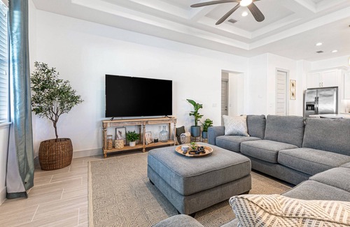 Palm Coast House | Enchanting house with heated pool, full kitchen, central AC, & washer/dryer